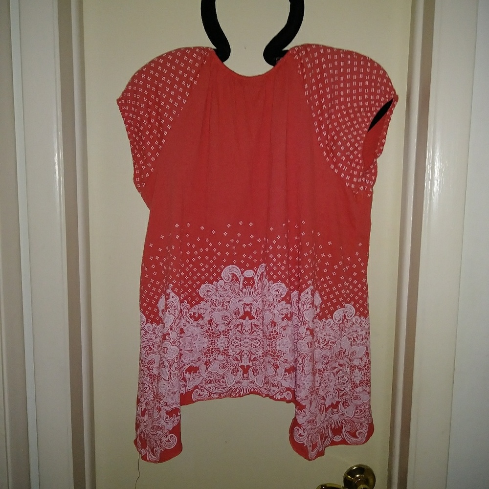 Beautiful Blouse - Picture 2 of 3